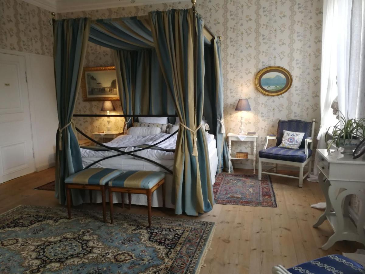Naeaes Slott Vendégház Floda Kültér fotó