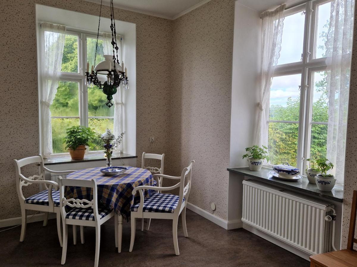 Naeaes Slott Vendégház Floda Kültér fotó