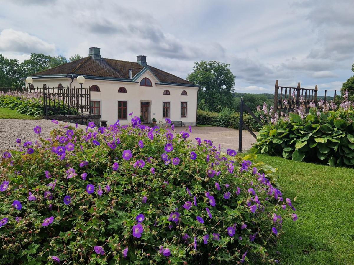 Naeaes Slott Vendégház Floda Kültér fotó