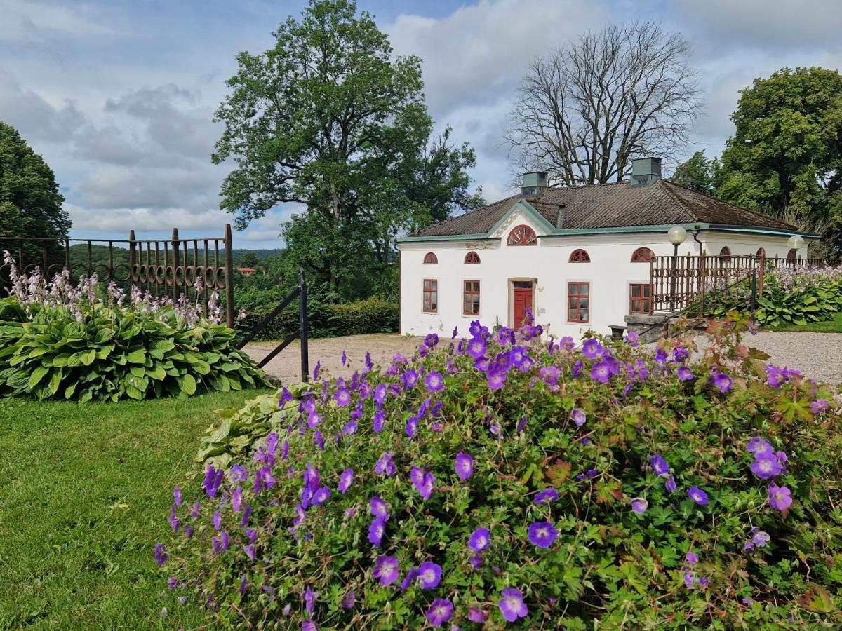 Naeaes Slott Vendégház Floda Kültér fotó