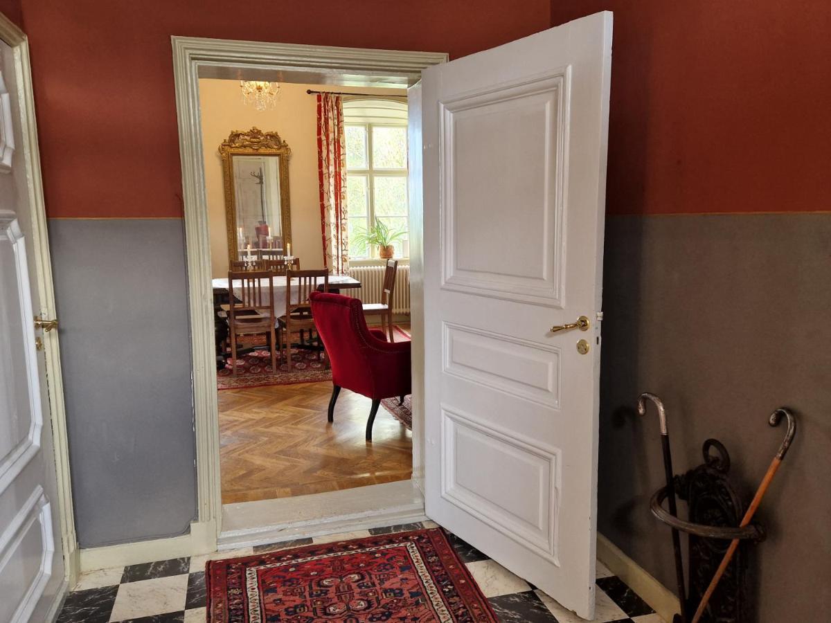 Naeaes Slott Vendégház Floda Kültér fotó