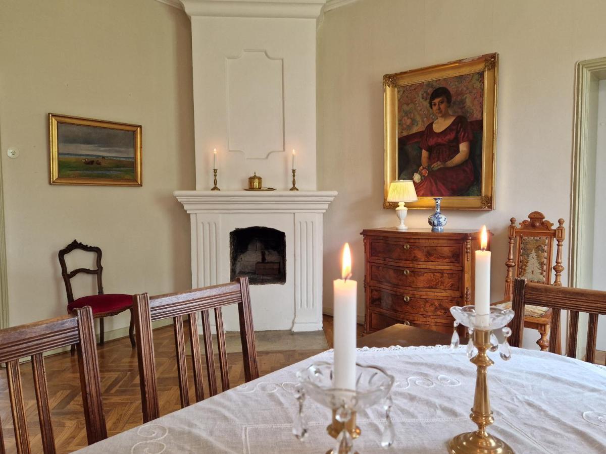 Naeaes Slott Vendégház Floda Kültér fotó