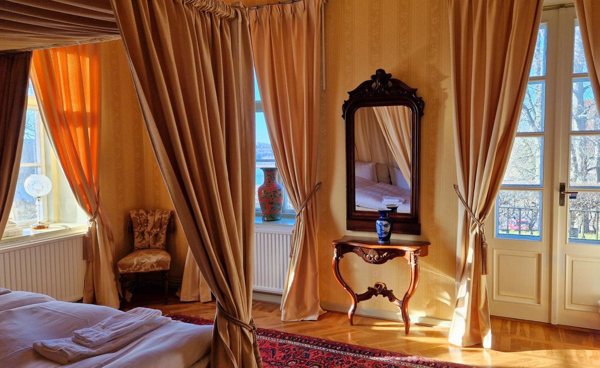 Naeaes Slott Vendégház Floda Kültér fotó