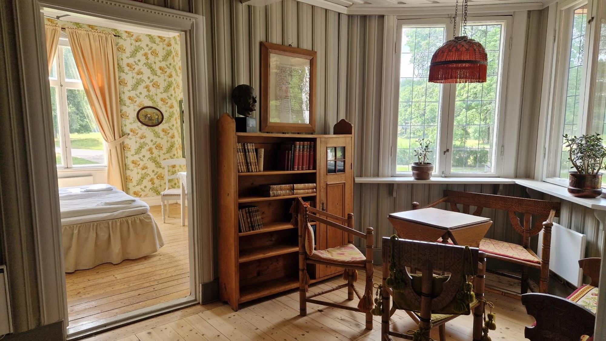 Naeaes Slott Vendégház Floda Kültér fotó