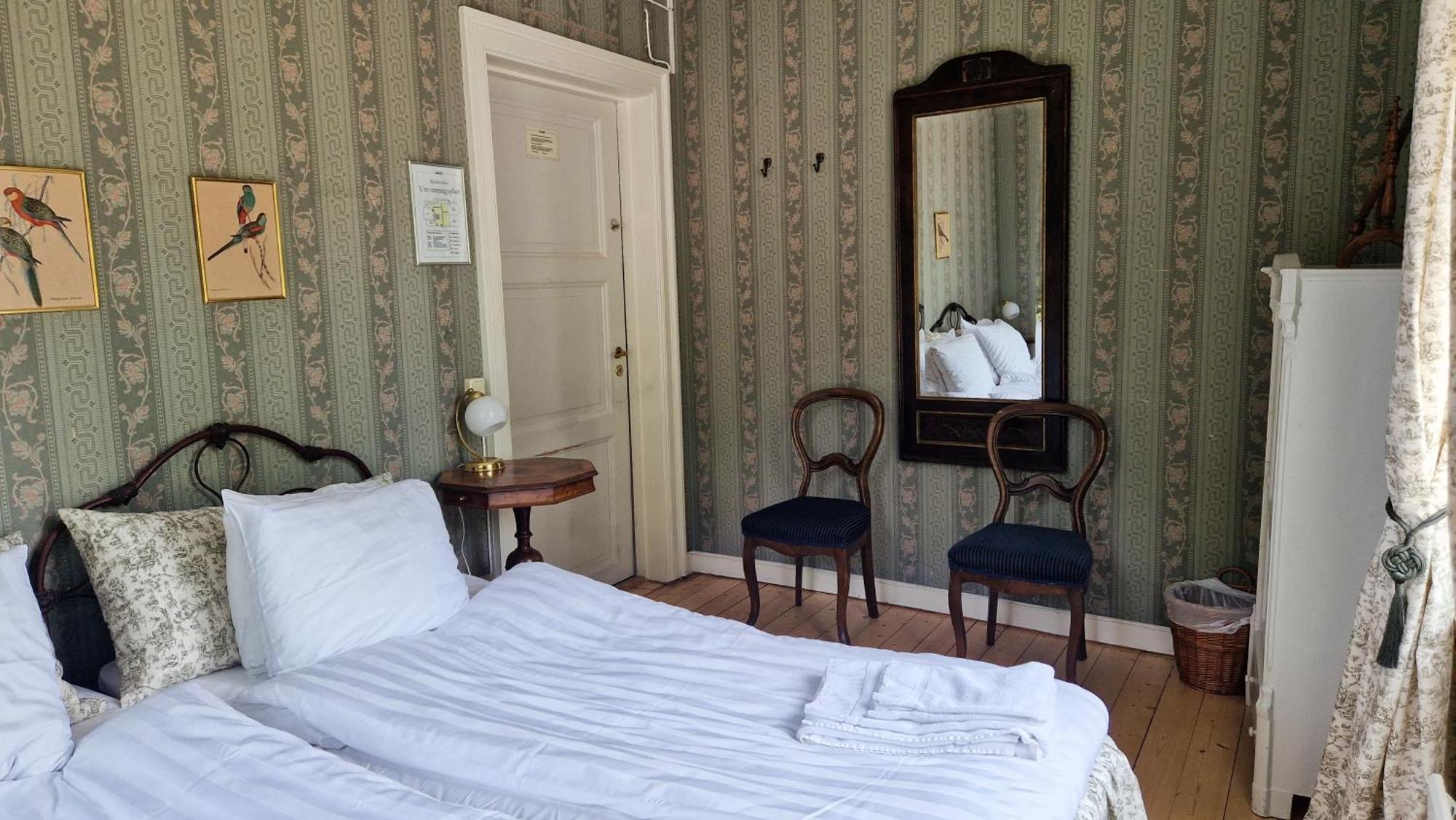 Naeaes Slott Vendégház Floda Kültér fotó