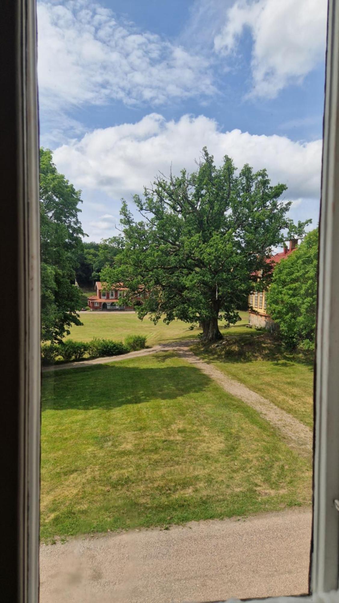 Naeaes Slott Vendégház Floda Kültér fotó