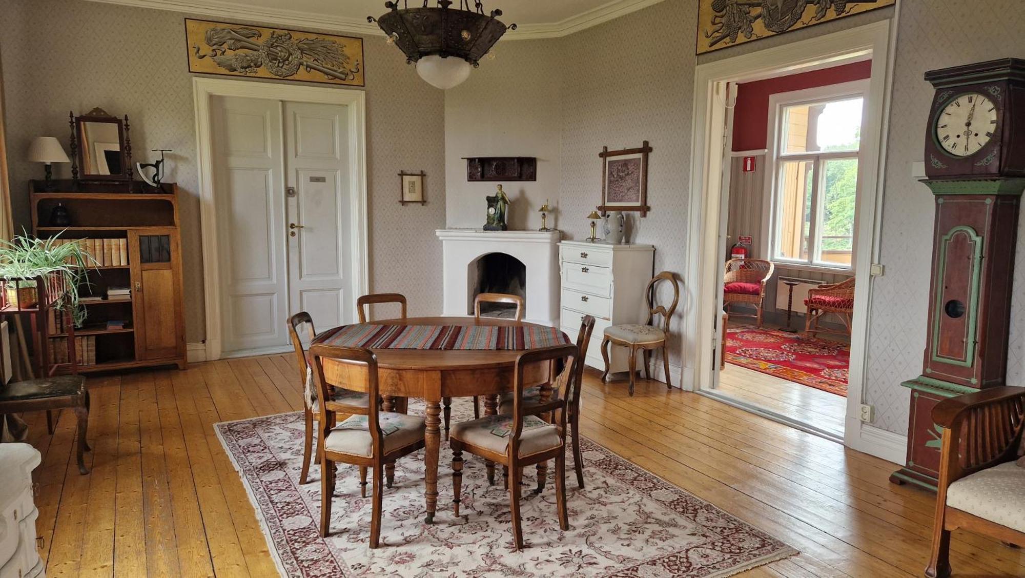 Naeaes Slott Vendégház Floda Kültér fotó
