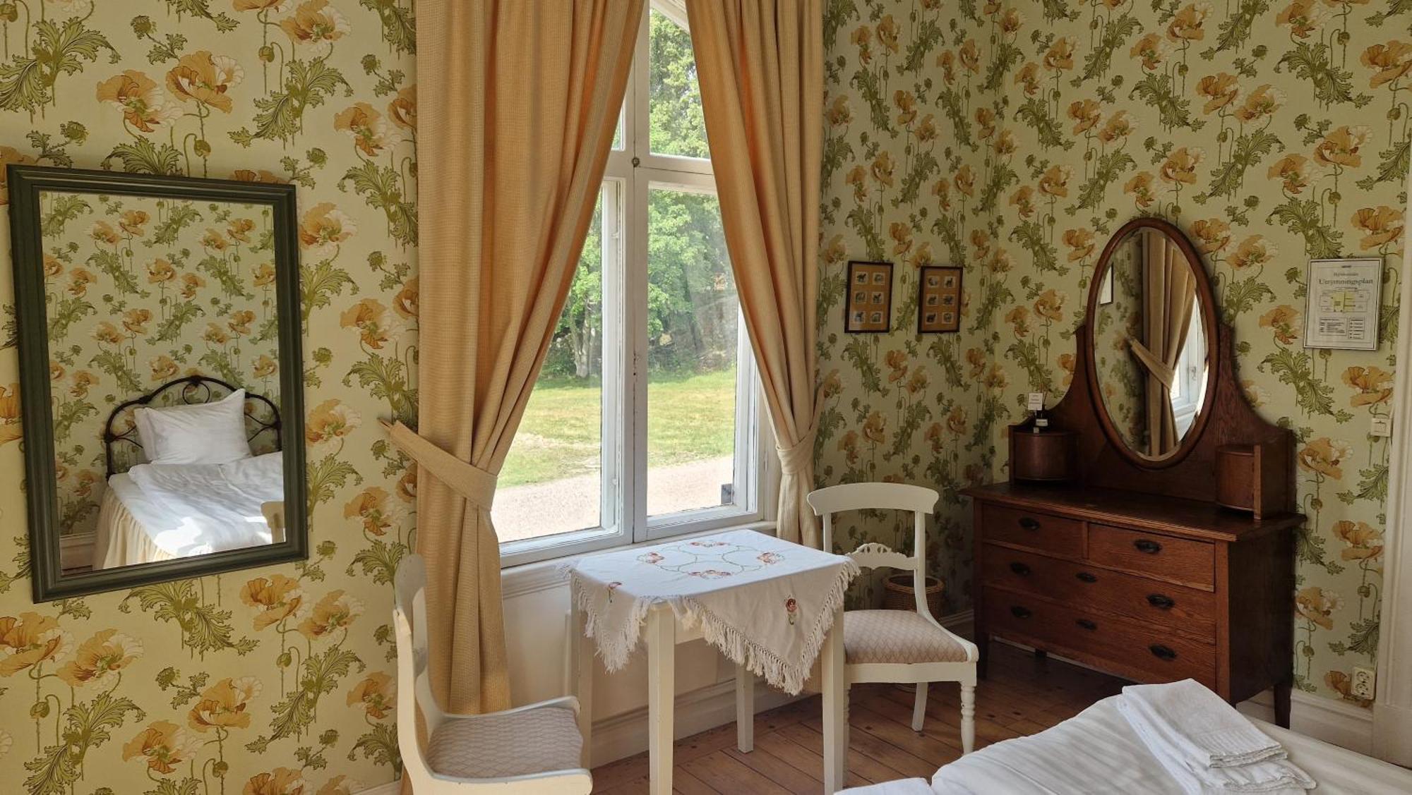Naeaes Slott Vendégház Floda Kültér fotó