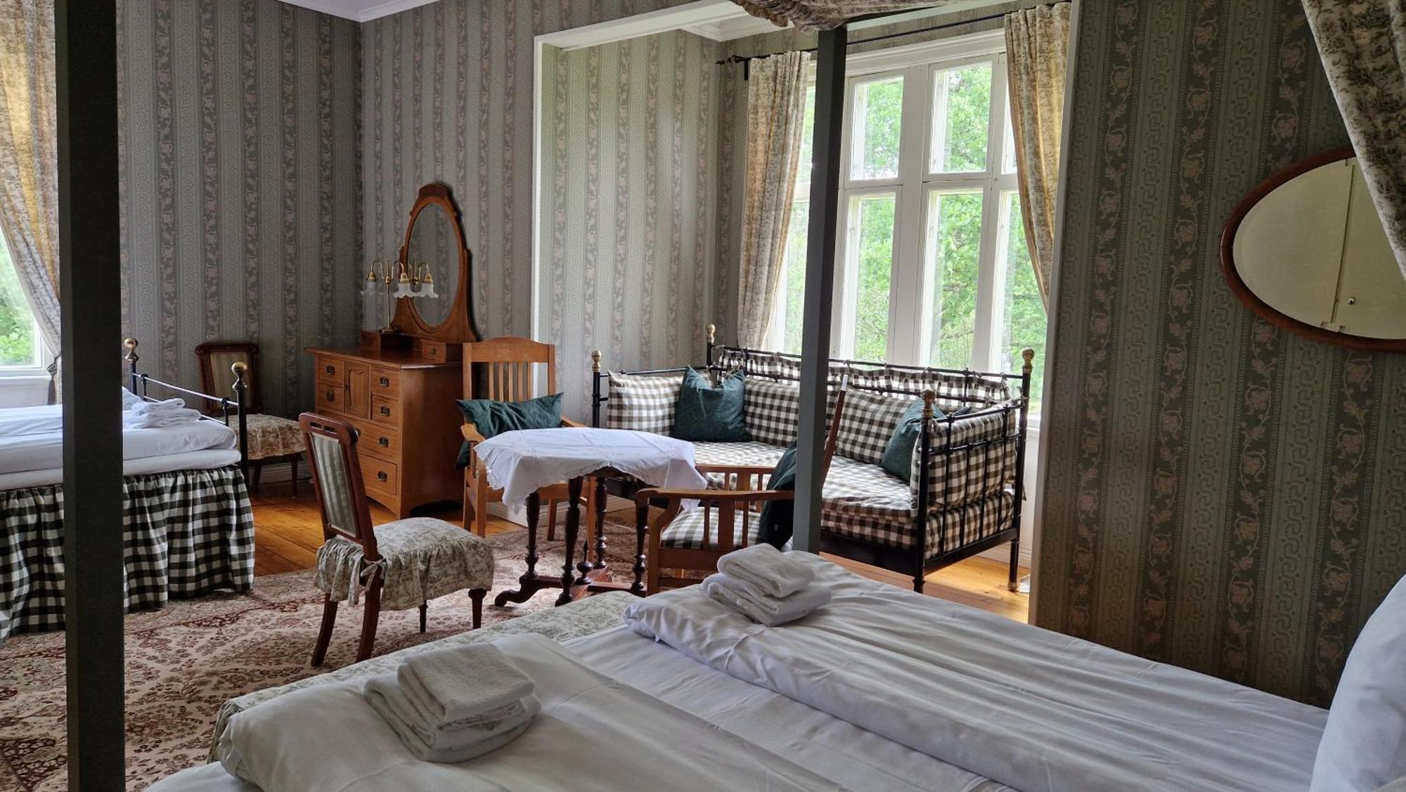Naeaes Slott Vendégház Floda Kültér fotó