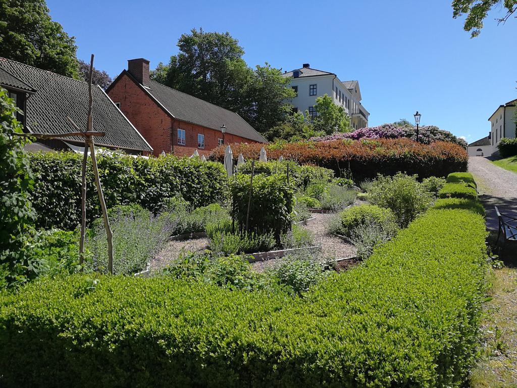 Naeaes Slott Vendégház Floda Kültér fotó