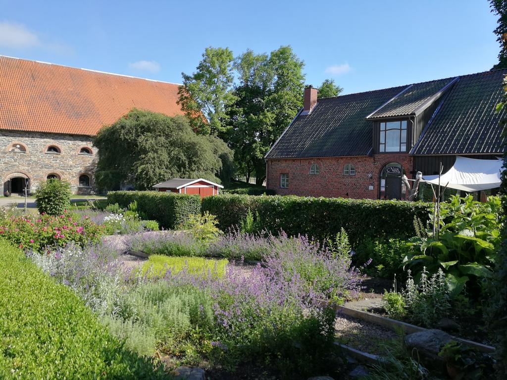 Naeaes Slott Vendégház Floda Kültér fotó